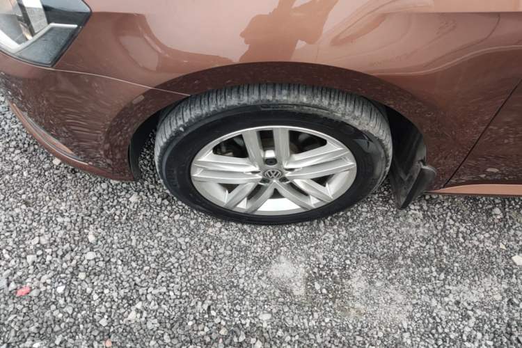 Used Volkswagen Gran Lavida 2015 1.6L Automatic Comfort Edition Left Front Wheel Hub