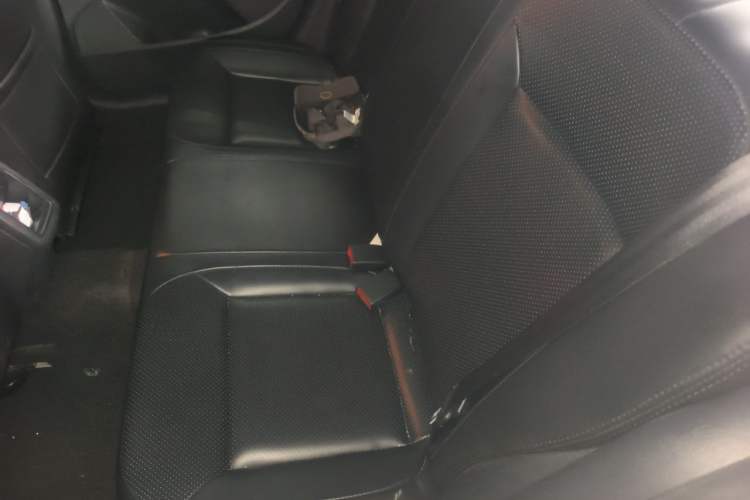 Used Volkswagen Gran Lavida 2015 1.6L Automatic Fashion Edition Left Rear Seat