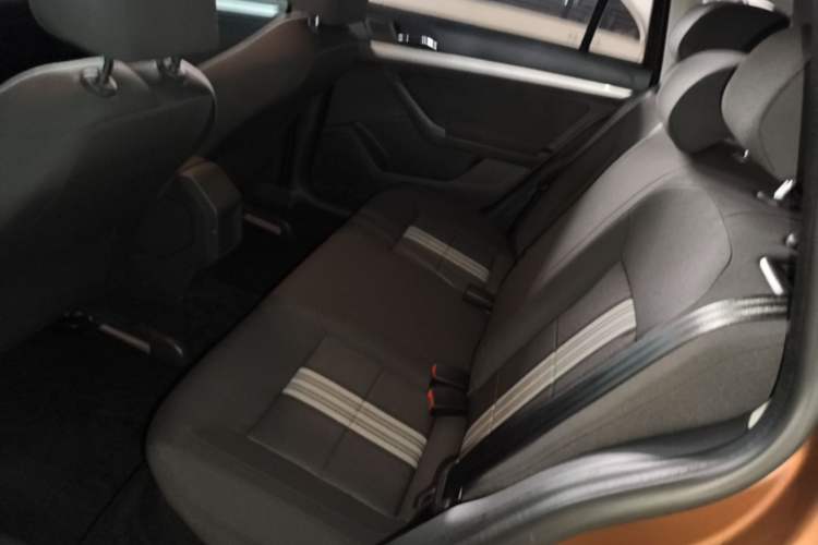 Used Volkswagen Gran Lavida 2015 1.6L Automatic Fashion Edition Left Rear Seat