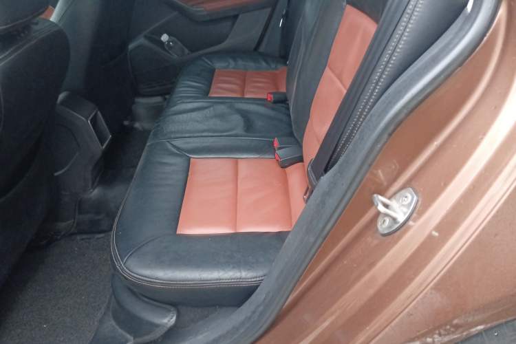 Used Volkswagen Gran Lavida 2015 1.6L Automatic Fashion Edition Left Rear Seat