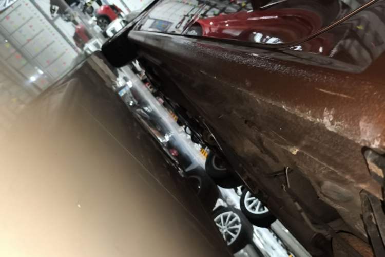 Used Volkswagen Gran Lavida 2015 1.6L Automatic Fashion Edition Left Side Sill