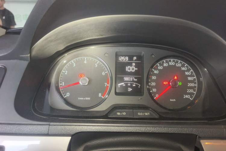 Used Volkswagen Gran Lavida 2015 1.6L Automatic Fashion Edition Odometer Close Up