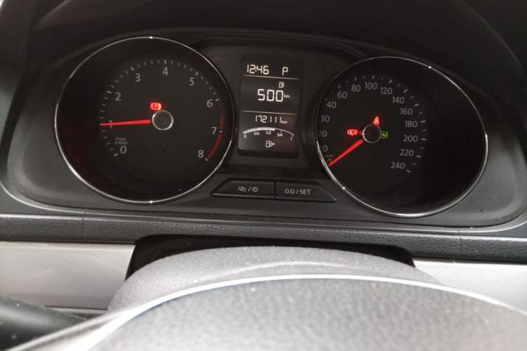 Used Volkswagen Gran Lavida 2015 1.6L Automatic Comfort Edition Odometer Close Up