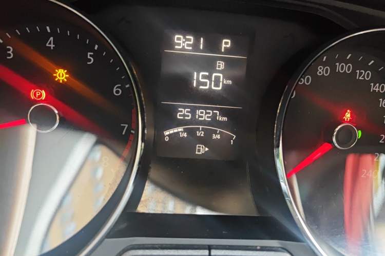Used Volkswagen Gran Lavida 2015 1.6L Automatic Comfort Edition Odometer Close Up