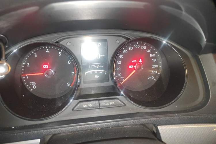 Used Volkswagen Gran Lavida 2015 230TSI DSG Comfort Edition Odometer Close Up