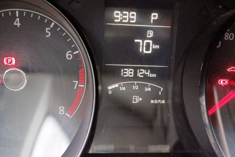 Used Volkswagen Gran Lavida 2015 1.6L Automatic Fashion Edition Odometer Close Up