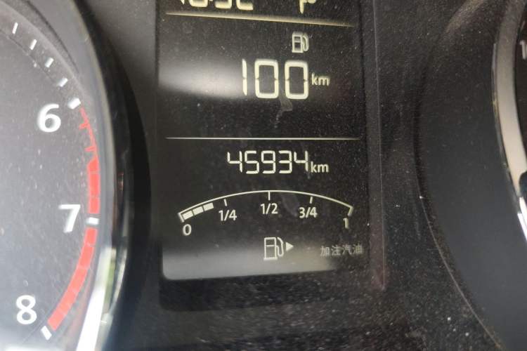 Used Volkswagen Gran Lavida 2015 1.6L Automatic Comfort Edition Odometer Close Up