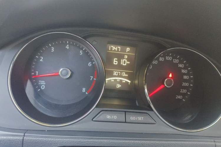 Used Volkswagen Gran Lavida 2015 230TSI DSG Comfort Edition Odometer Close Up