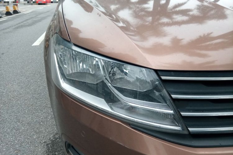 Used Volkswagen Gran Lavida 2015 1.6L Automatic Comfort Edition Right Front Headlight