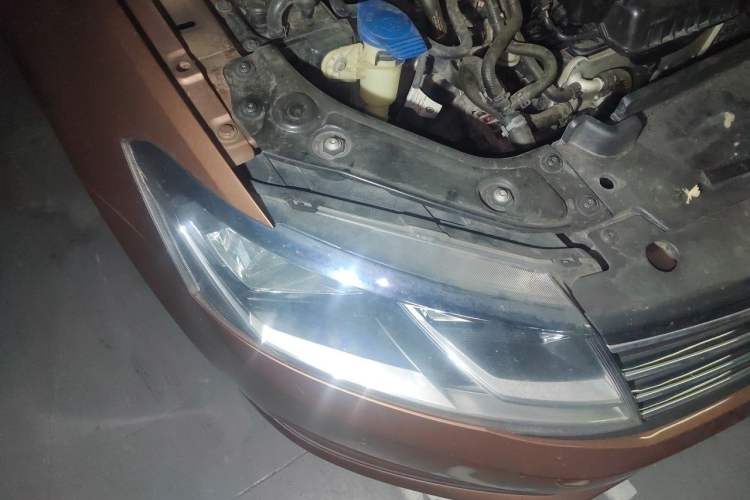 Used Volkswagen Gran Lavida 2015 230TSI DSG Comfort Edition Right Front Headlight