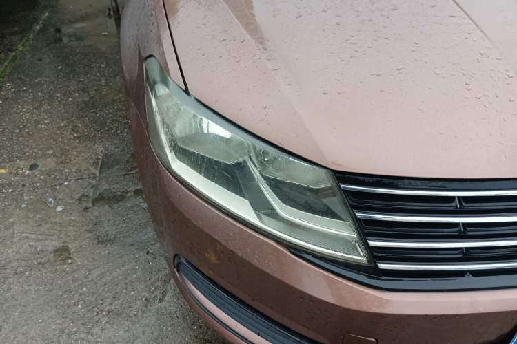 Used Volkswagen Gran Lavida 2015 1.6L Automatic Fashion Edition Right Front Headlight