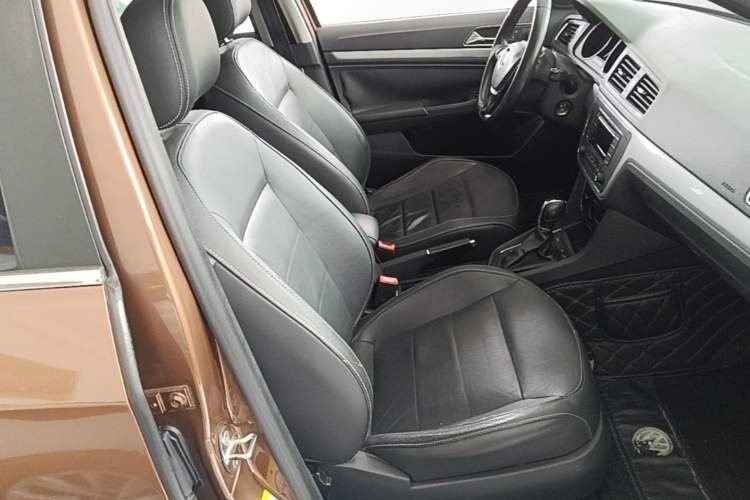 Used Volkswagen Gran Lavida 2015 1.6L Automatic Comfort Edition Right Front Seat
