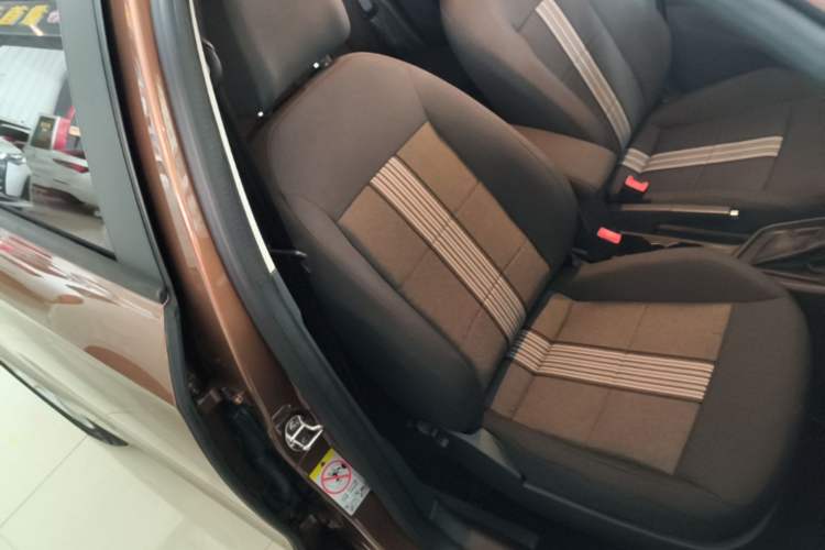 Used Volkswagen Gran Lavida 2015 1.6L Automatic Fashion Edition Right Front Seat