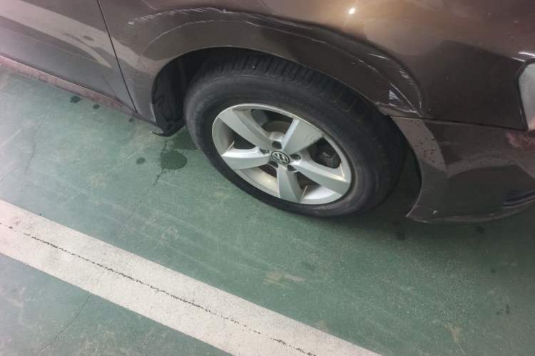 Used Volkswagen Gran Lavida 2015 1.6L Automatic Fashion Edition Right Front Wheel Hub