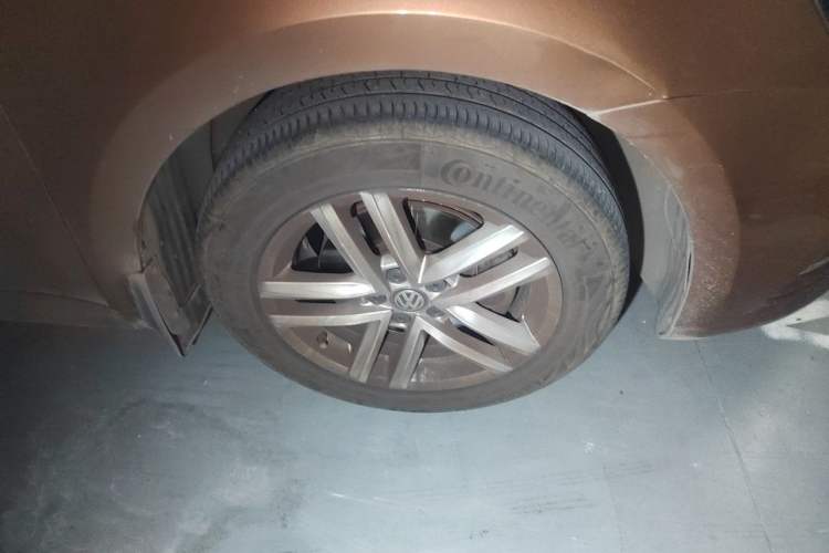 Used Volkswagen Gran Lavida 2015 230TSI DSG Comfort Edition Right Front Wheel Hub
