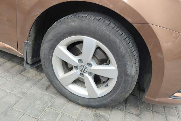 Used Volkswagen Gran Lavida 2015 1.6L Manual Fashion Edition Right Front Wheel Hub