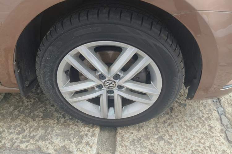 Used Volkswagen Gran Lavida 2015 230TSI DSG Comfort Edition Right Front Wheel Hub