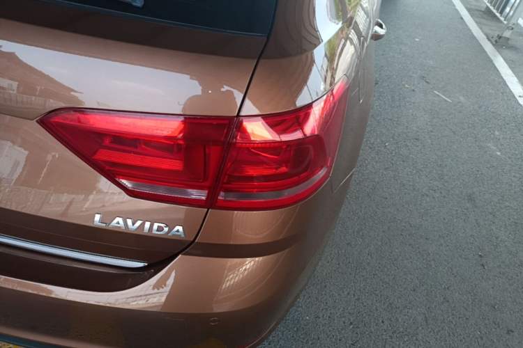 Used Volkswagen Gran Lavida 2015 1.6L Automatic Comfort Edition Right Rear Taillight