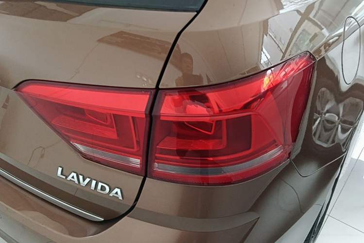 Used Volkswagen Gran Lavida 2015 1.6L Automatic Comfort Edition Right Rear Taillight