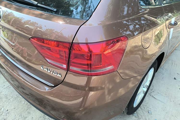 Used Volkswagen Gran Lavida 2015 1.6L Automatic Comfort Edition Right Rear Taillight
