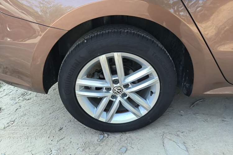 Used Volkswagen Gran Lavida 2015 1.6L Automatic Comfort Edition Right Rear Wheel Hub