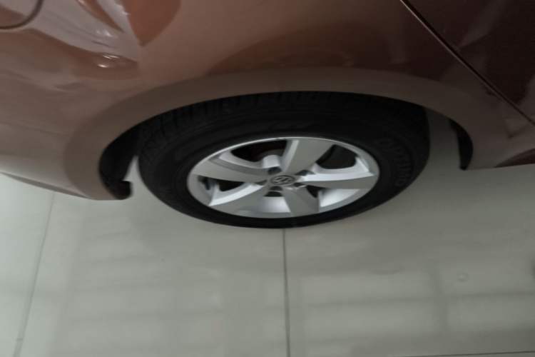 Used Volkswagen Gran Lavida 2015 1.6L Automatic Fashion Edition Right Rear Wheel Hub