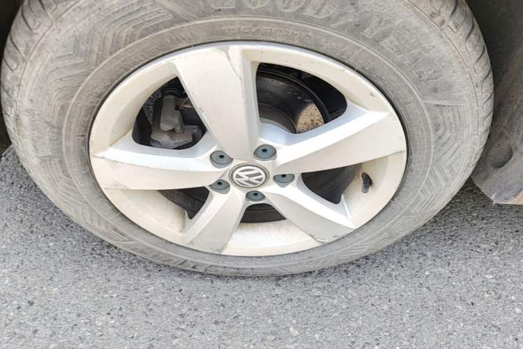 Used Volkswagen Gran Lavida 2015 1.6L Automatic Fashion Edition Right Rear Wheel Hub