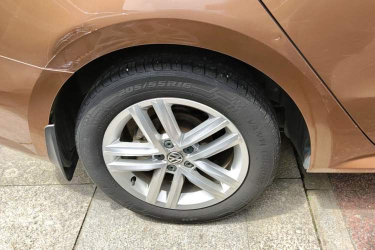 Used Volkswagen Gran Lavida 2015 230TSI DSG Comfort Edition Right Rear Wheel Hub