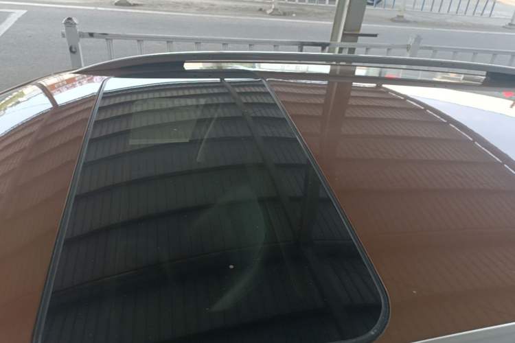 Used Volkswagen Gran Lavida 2015 1.6L Automatic Comfort Edition Roof
