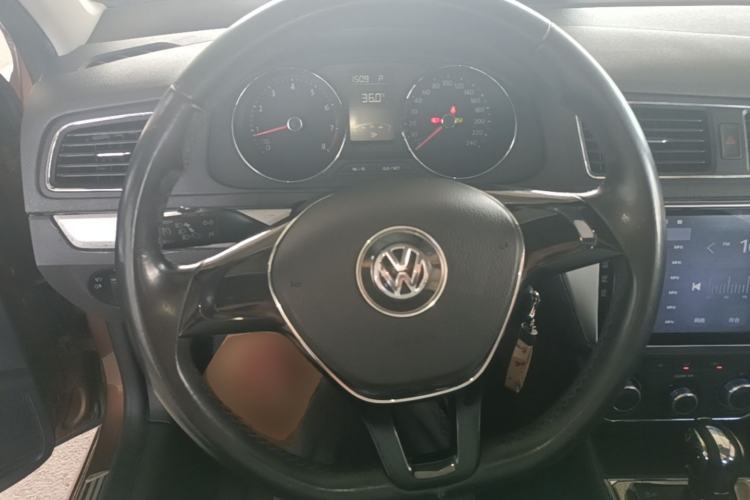 Used Volkswagen Gran Lavida 2015 1.6L Automatic Comfort Edition Steering Wheel