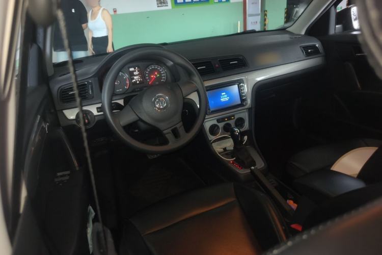 Used Volkswagen Gran Lavida 2015 1.6L Automatic Fashion Edition Steering Wheel