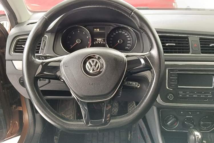 Used Volkswagen Gran Lavida 2015 1.6L Automatic Comfort Edition Steering Wheel