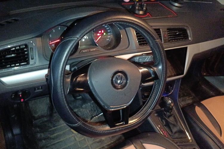 Used Volkswagen Gran Lavida 2015 1.6L Automatic Comfort Edition Steering Wheel