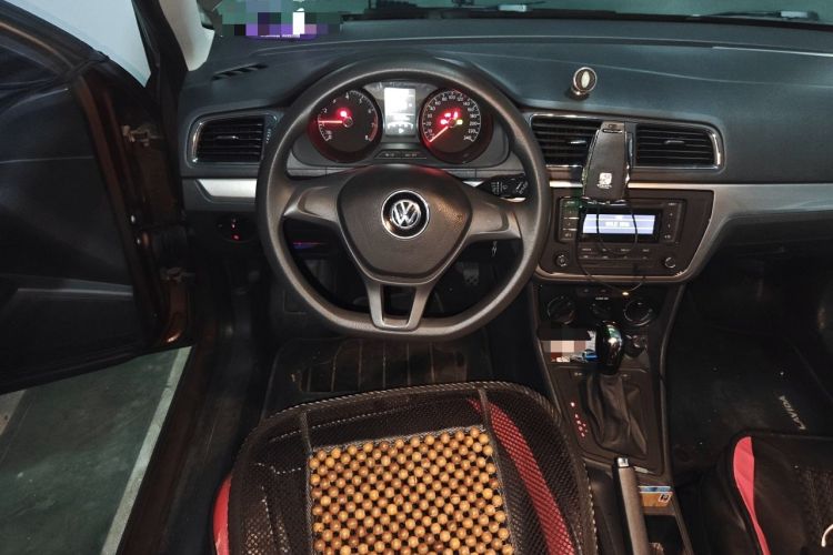 Used Volkswagen Gran Lavida 2015 1.6L Automatic Fashion Edition Steering Wheel