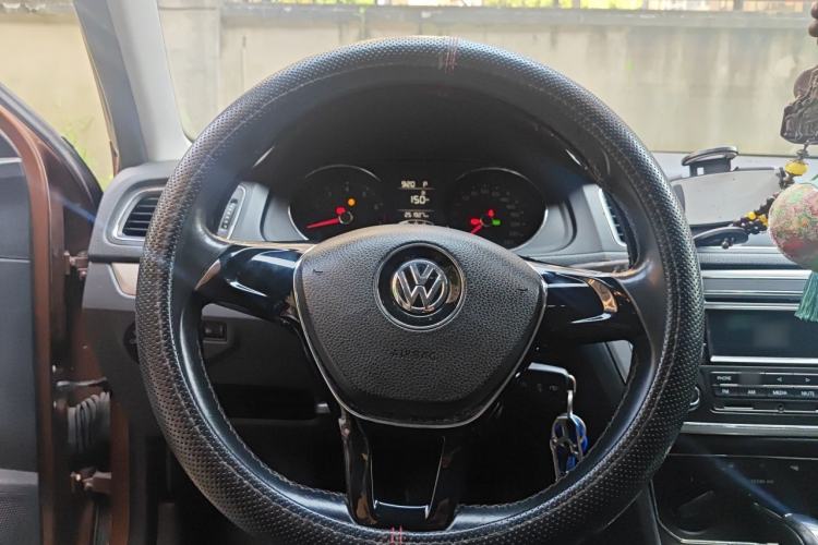 Used Volkswagen Gran Lavida 2015 1.6L Automatic Comfort Edition Steering Wheel