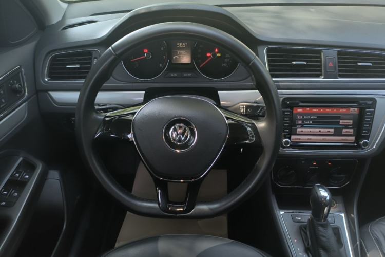 Used Volkswagen Gran Lavida 2015 1.6L Automatic Comfort Edition Steering Wheel