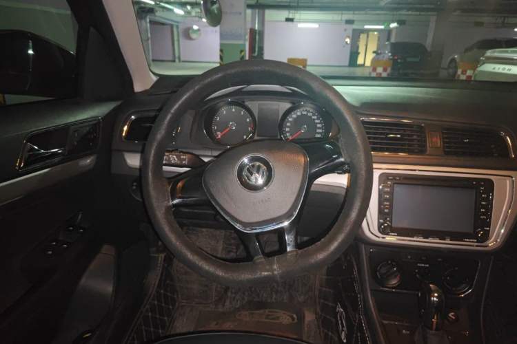 Used Volkswagen Gran Lavida 2015 1.6L Automatic Comfort Edition Steering Wheel