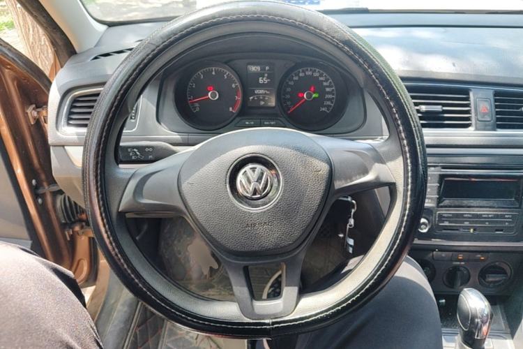 Used Volkswagen Gran Lavida 2015 1.6L Automatic Fashion Edition Steering Wheel