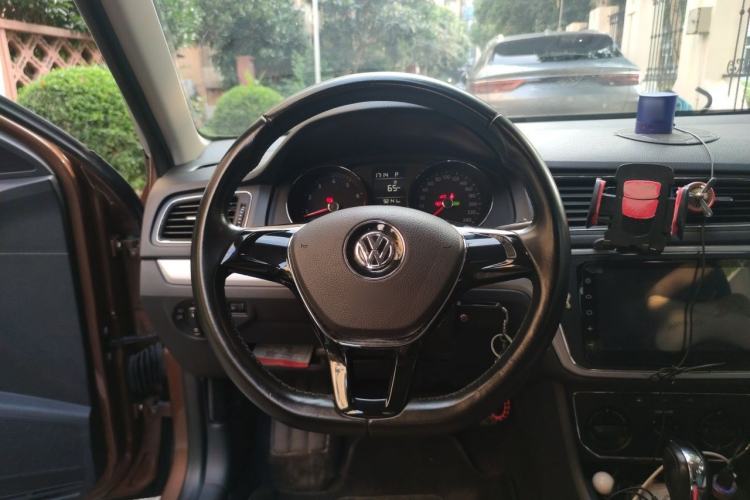 Used Volkswagen Gran Lavida 2015 1.6L Automatic Comfort Edition Steering Wheel