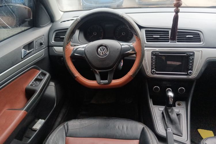 Used Volkswagen Gran Lavida 2015 1.6L Automatic Fashion Edition Steering Wheel