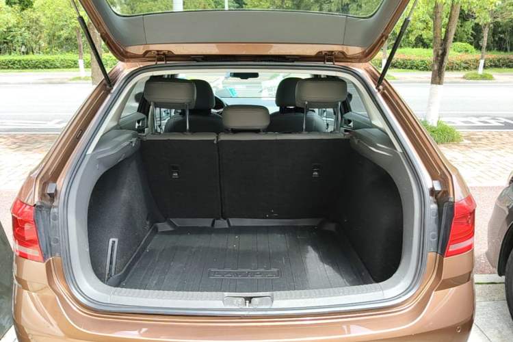 Used Volkswagen Gran Lavida 2015 230TSI DSG Comfort Edition Trunk