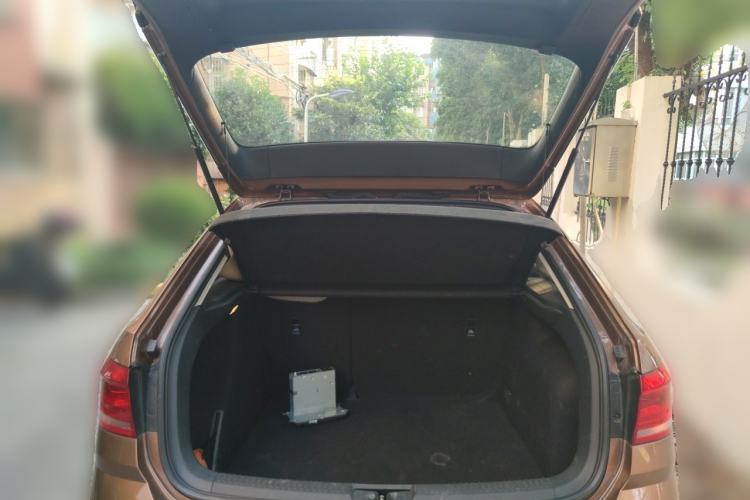 Used Volkswagen Gran Lavida 2015 1.6L Automatic Comfort Edition Trunk