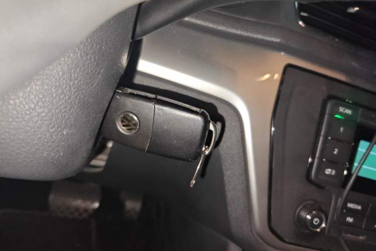 Used Volkswagen Gran Lavida 2015 1.6L Automatic Fashion Edition Vehicle Key