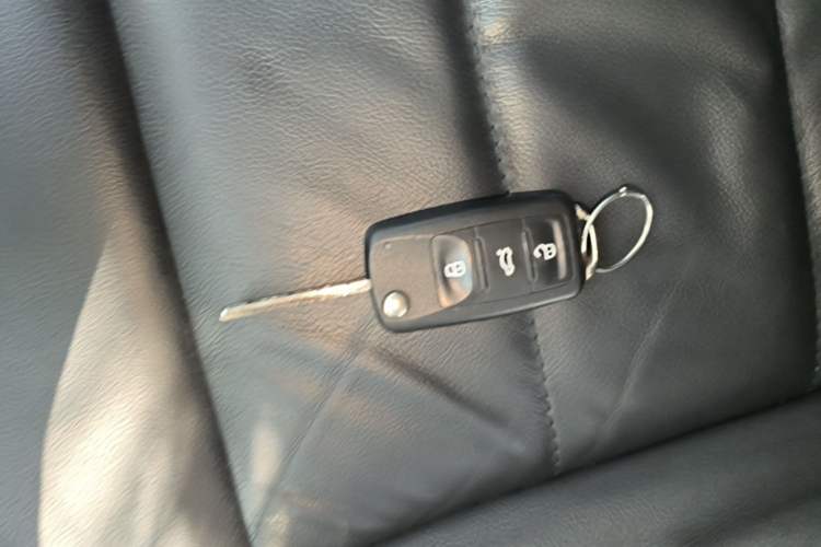 Used Volkswagen Gran Lavida 2015 1.6L Automatic Comfort Edition Vehicle Key