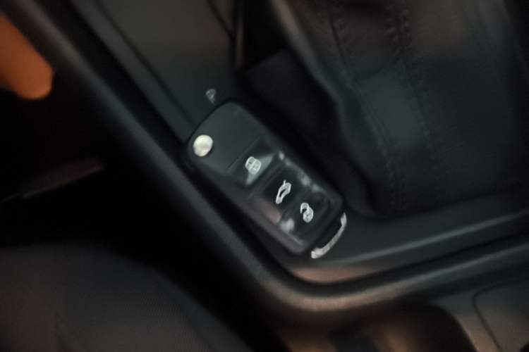 Used Volkswagen Gran Lavida 2015 1.6L Automatic Fashion Edition Vehicle Key