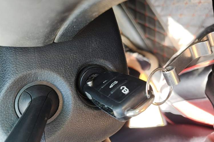 Used Volkswagen Gran Lavida 2015 1.6L Automatic Fashion Edition Vehicle Key