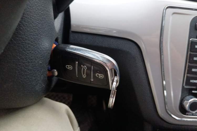 Used Volkswagen Gran Lavida 2015 1.6L Automatic Fashion Edition Vehicle Key