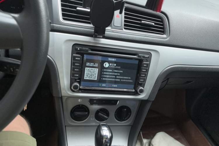 Used Volkswagen Gran Lavida 2015 1.6L Automatic Comfort Edition Audio And AC Panel