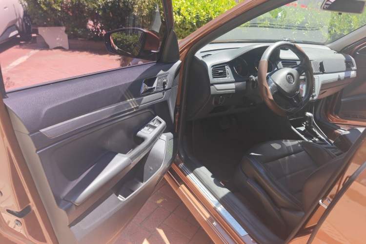 Used Volkswagen Gran Lavida 2015 1.6L Automatic Comfort Edition Driver Seat