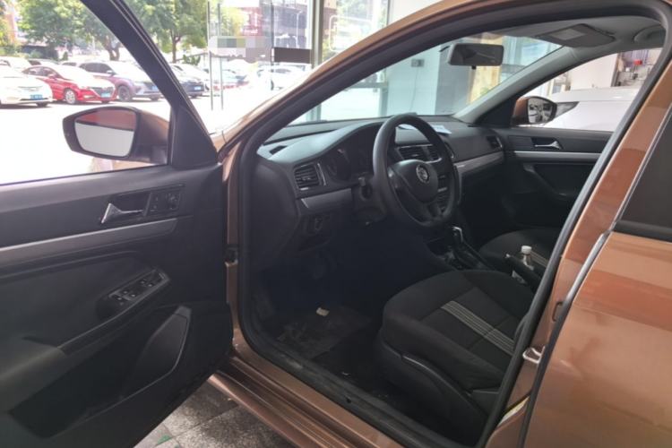 Used Volkswagen Gran Lavida 2015 1.6L Automatic Fashion Edition Driver Seat